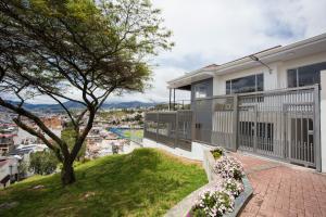 a house with a view of a city at Mirador Departamento in Loja