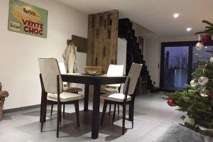 Φωτογραφία από το άλμπουμ του Duplex style industriel à deux pas de la Place σε Bertrix