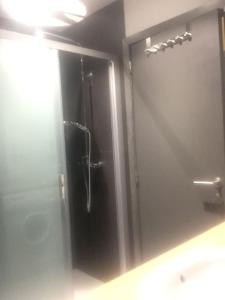 Ένα μπάνιο στο Duplex style industriel à deux pas de la Place