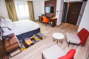 Posteľ alebo postele v izbe v ubytovaní The Safron Hotel
