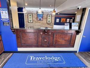 a travelodge pharmacy with a large wooden counter in a room at Travelodge by Wyndham Jackson North in Jackson