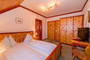 A bed or beds in a room at Almidylle Sabathy
