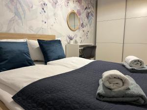 Ένα ή περισσότερα κρεβάτια σε δωμάτιο στο Nowy Apartament