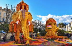 two large yellow sculptures of an elephant and an elephant at MONACO # MENTON - NEW - 6 PERSONS - 2 BEDROOMS - PARKING - CLIM - PREMIUM - Beach and Sun in Menton