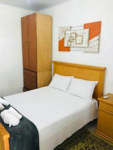 Tempat tidur dalam kamar di Pousada Encontro das Águas