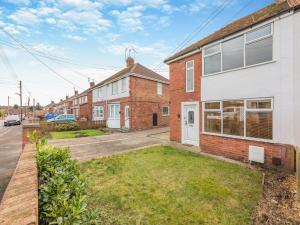 an empty street in front of a brick house at 25 Appledore Gardens in Chester-le-Street