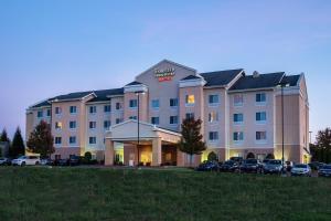 a hotel with cars parked in a parking lot at Fairfield Inn and Suites by Marriott Harrisonburg in Harrisonburg