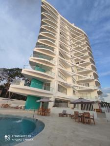 a building with a pool in front of it at Apartamentos Mi Reserva OK - Fontaine Bleu in Coveñas