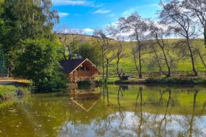 Gallery image of Log Cabin/Hot Tub on Private Lake Jurassic Coast in Bridport