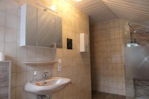 Bilik mandi di Haus Märtens +22 gambar
