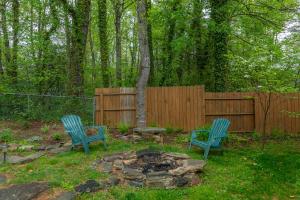 Billede fra billedgalleriet på Lake Tomahawk Getaway Pets & 3 Min. to Town! i Black Mountain