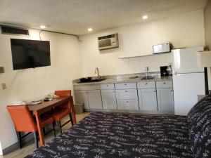Kuchyň nebo kuchyňský kout v ubytování Budget Inn Durango