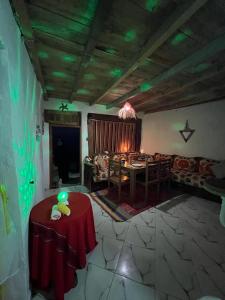 Posezení v ubytování TAMRI BEACH HOUSE + 37 fotografií