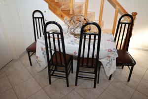 Φωτογραφία από το άλμπουμ του Mary's Villas στο Πλωμάρι +35 φωτογραφίες