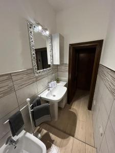a bathroom with a sink and a mirror at Casa delle farfalle in Alberoro