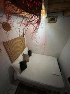 Postel nebo postele na pokoji v ubytování TAMRI BEACH HOUSE