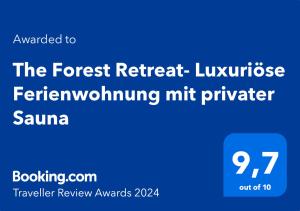 ein blaues Schild, das den Dschungelkühlschrank liest in der Unterkunft The Forest Retreat- Luxuriöse Ferienwohnung mit privater Sauna in Wermelskirchen