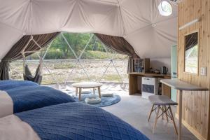 Postel nebo postele na pokoji v ubytování Glamping TOMAMU + 33 fotografií