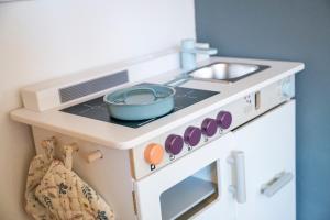 a toy kitchen with a stove and a sink at Abitaziun Patgific in Trin