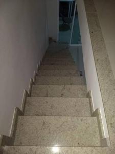 a stairway in a building with a stair case at Apartamento Duplex (Cobertura) Praia do Forte in Cabo Frio