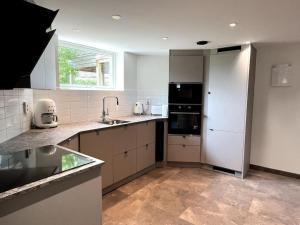 Dapur atau dapur kecil di Ultra lyx lägenhet/ Nedrevåning