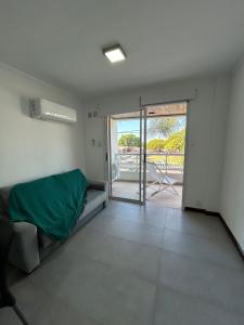 a room with a bed and a sliding glass door at Departamento del Río in Paraná