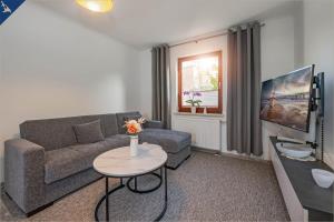 Un televizor și/sau centru de divertisment la Ferienwohnung zum Koi I EG