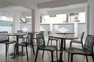 Fotografie z fotogalerie ubytování FabHotel Saffron Inn I - Nr Darshan Museum v destinaci Puné + 37 fotografií