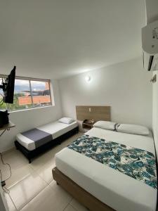 Postel nebo postele na pokoji v ubytování Suites Laureles + 16 fotografií
