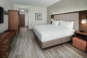 Postel nebo postele na pokoji v ubytování Holiday Inn Express & Suites Midland Loop 250 by IHG