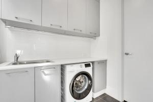 A kitchen or kitchenette at 96B Esplanade, Semaphore