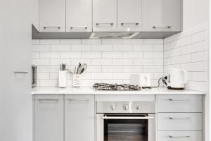 A kitchen or kitchenette at 96B Esplanade, Semaphore