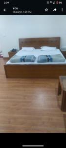 Een bed of bedden in een kamer bij OYO Benmore
