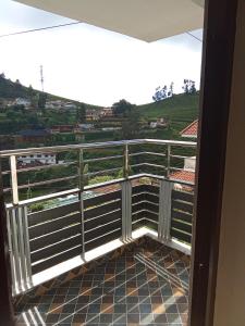 widok z balkonu domu w obiekcie Queenhill Homestay Ooty w mieście Utakamand
