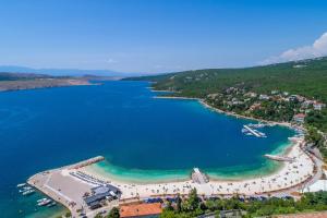 an aerial view of a beach with boats in the water at Apartments with a parking space Smrika, Kraljevica - 15709 in Šmrika