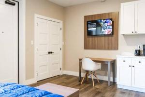 a bedroom with a bed and a table and a desk at Modern and Convenient Norwood Knox in Knoxville