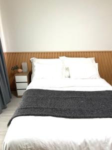 Ένα ή περισσότερα κρεβάτια σε δωμάτιο στο Parima Space - Cozy & newly renovated