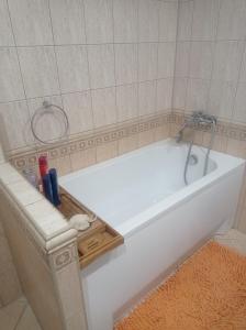 a white bath tub in a bathroom at Apartmán Eva in Liptovský Svätý Peter