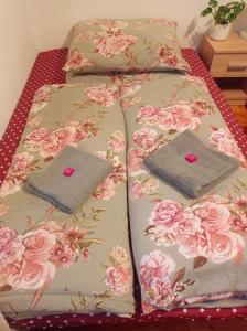 Postel nebo postele na pokoji v ubytování Apartmán Eva