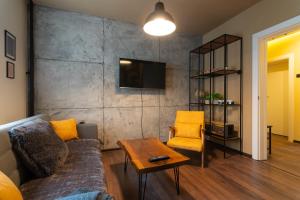 een woonkamer met een bank en een tafel bij • Skopje Downtown ǀ 2 Bedrooms ǀ Parking • in Skopje