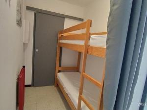 a room with two bunk beds with a ladder at Appartement Argelès-sur-Mer, 1 pièce, 4 personnes - FR-1-776-39 in Argelès-sur-Mer