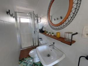 Um banheiro em Studio Saint-Cyprien, 2 pièces, 2 personnes - FR-1-776-64