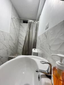 Koupelna v ubytování Mariandes Hostel
