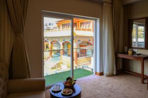בריכת השחייה שנמצאת ב-Hotel Dolmaling או באזור