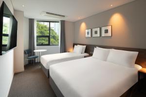 Ένα ή περισσότερα κρεβάτια σε δωμάτιο στο Urbanstay Busan songdo Beach