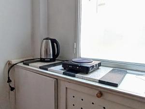 a kitchen counter with a tea kettle on top of it at CASA MAYO - Mini DEPTO 2 AMB - BAÑO COMPARTIDO in Buenos Aires