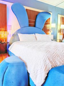 Postel nebo postele na pokoji v ubytování Luxury Escape! Amazing Holiday Home Ocean View Central Location Get to Everything