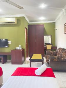 Bayu View Hotel Klang的电视和/或娱乐中心