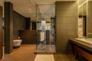 Koupelna v ubytování Aster by Hireavilla - 3BR w Private pool in Parra