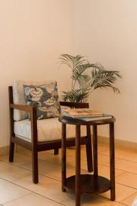 Posezení v ubytování Aster by Hireavilla - 3BR w Private pool in Parra